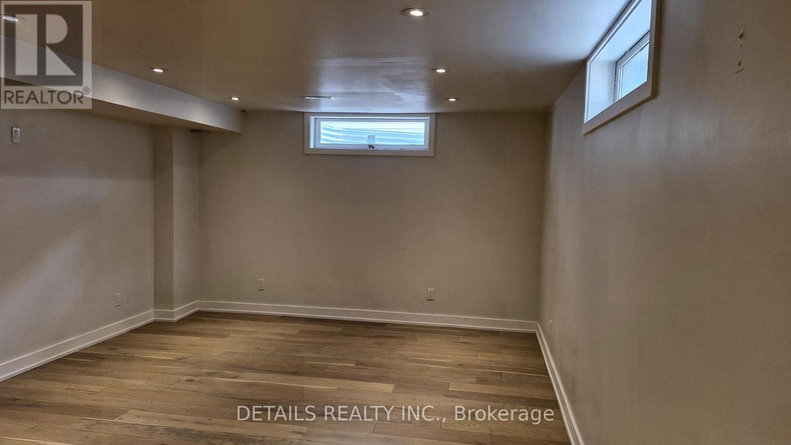












73 STONEPOINTE AVENUE N

,
Ottawa,




Ontario
K2G4G2

