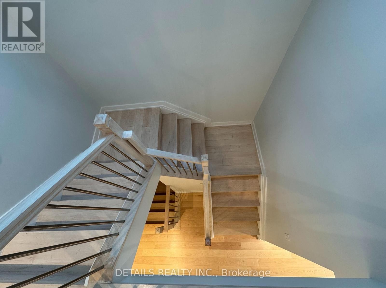 












73 STONEPOINTE AVENUE N

,
Ottawa,




Ontario
K2G4G2

