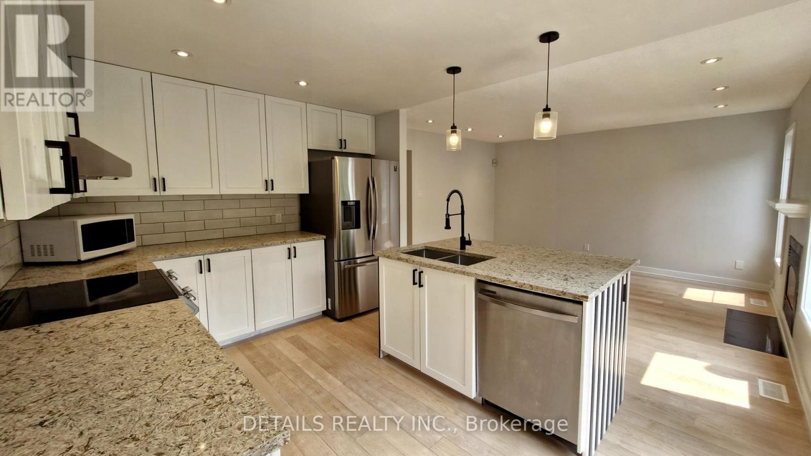 












73 STONEPOINTE AVENUE N

,
Ottawa,




Ontario
K2G4G2

