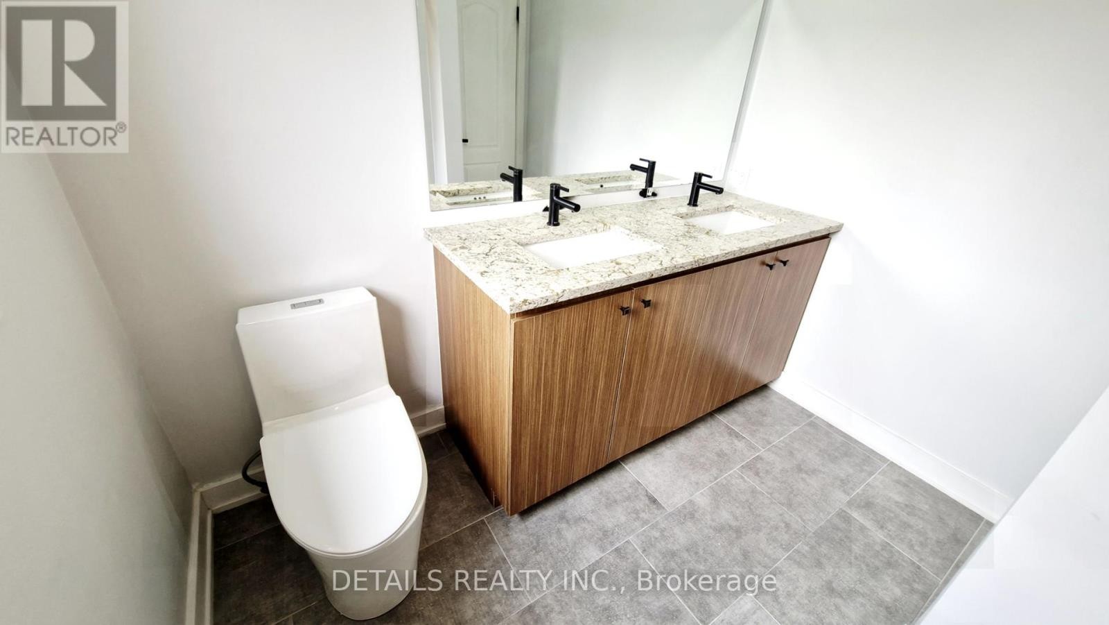 












73 STONEPOINTE AVENUE N

,
Ottawa,




Ontario
K2G4G2


