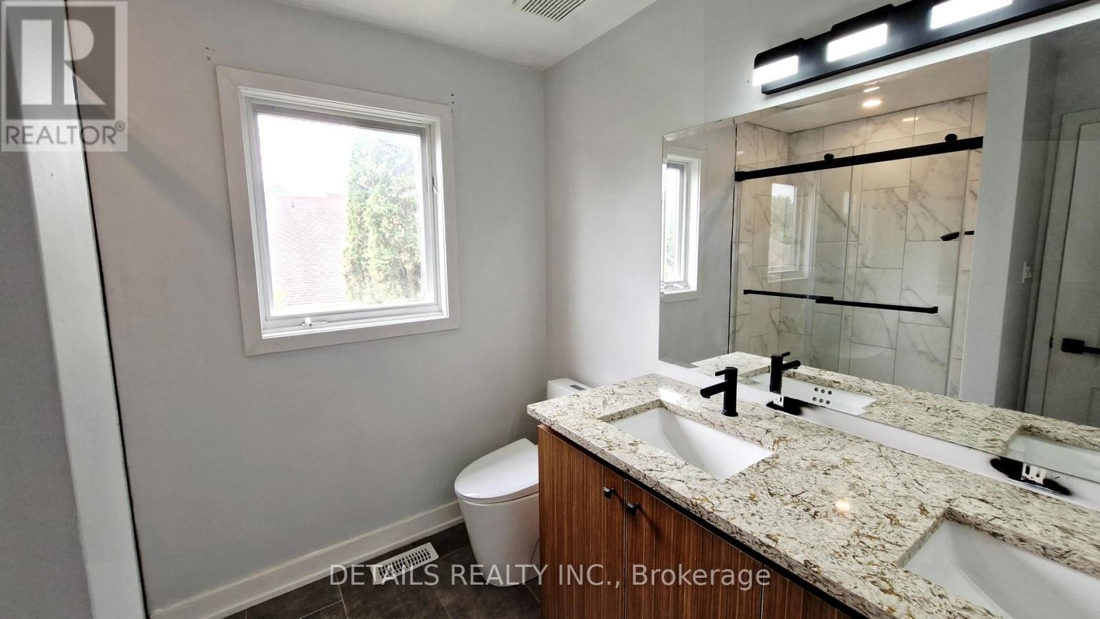 












73 STONEPOINTE AVENUE N

,
Ottawa,




Ontario
K2G4G2

