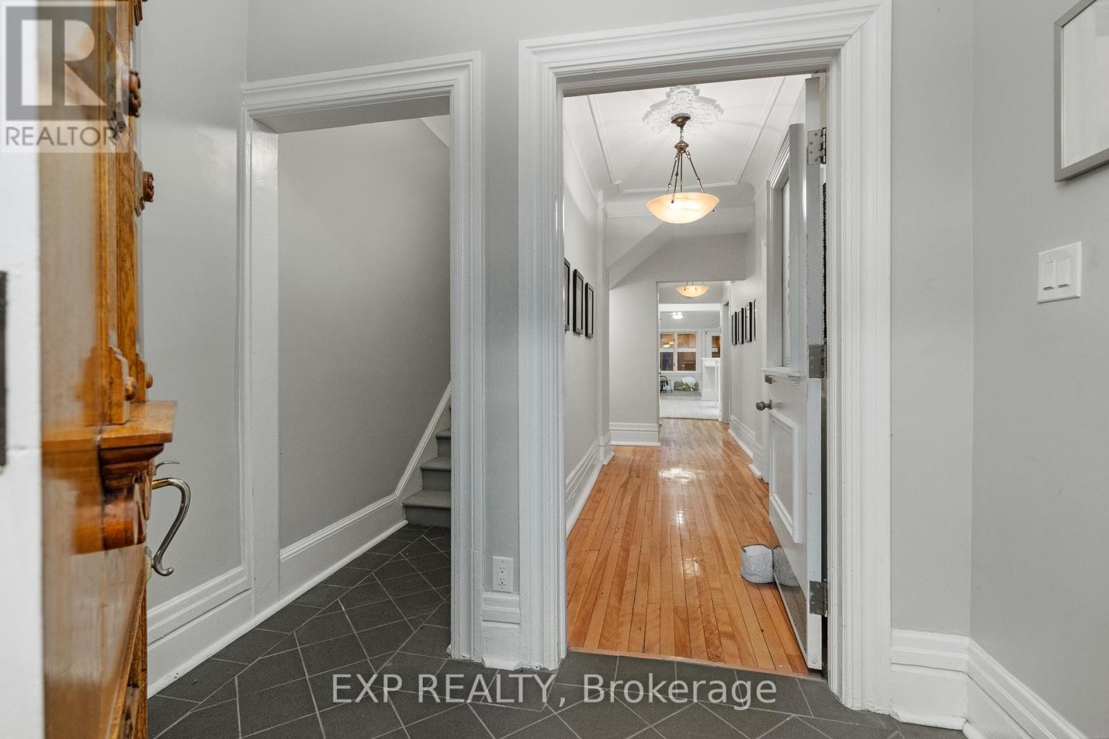 












267 STEWART STREET

,
Ottawa,




Ontario
K1N6K3

