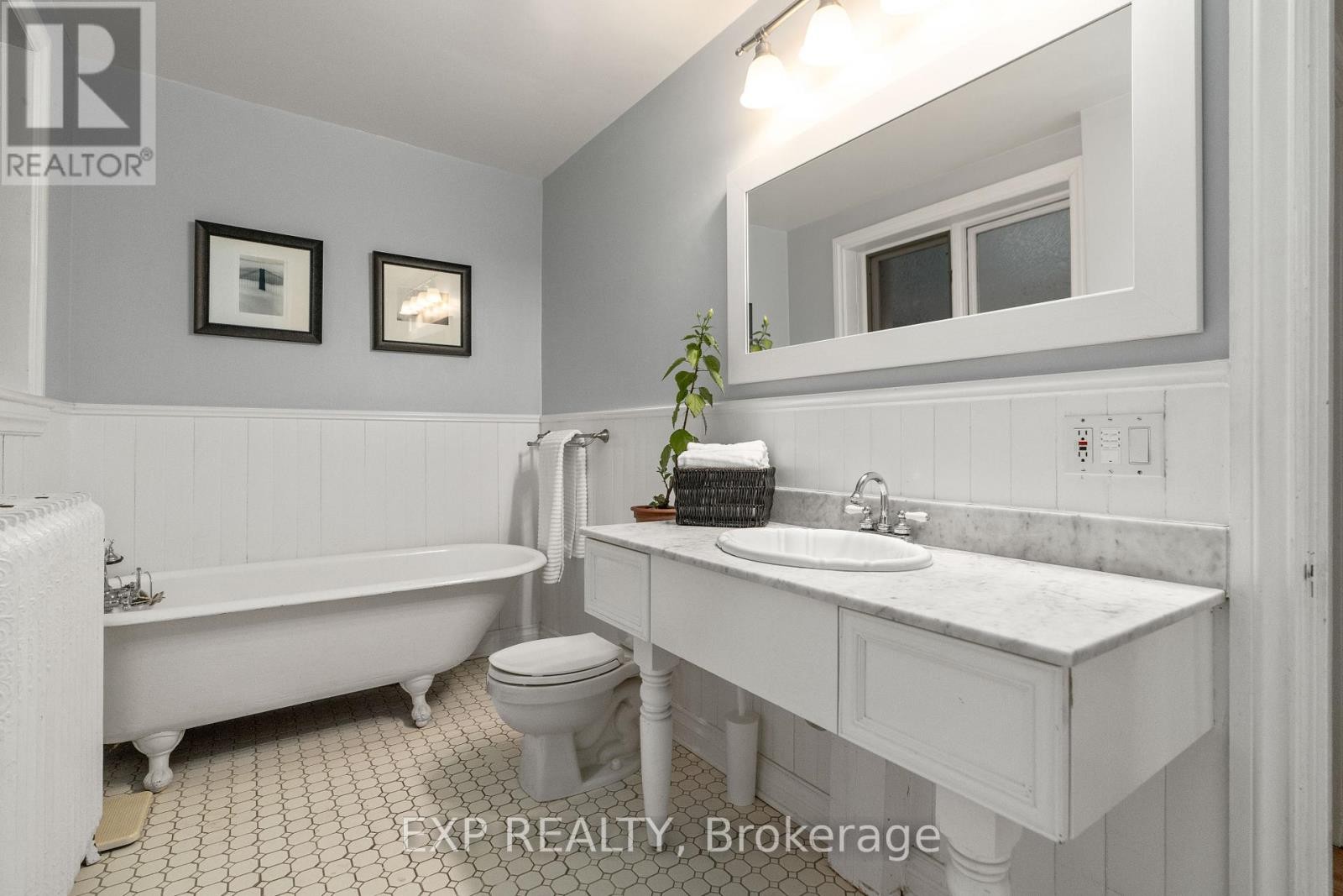 












267 STEWART STREET

,
Ottawa,




Ontario
K1N6K3

