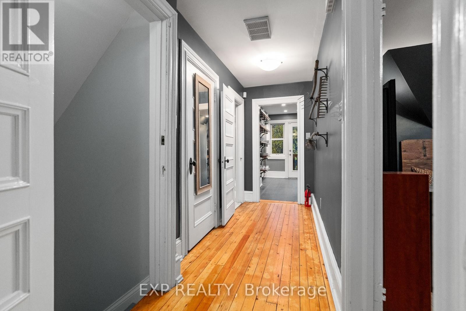 












267 STEWART STREET

,
Ottawa,




Ontario
K1N6K3

