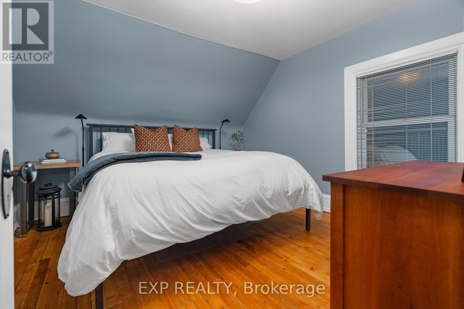 












267 STEWART STREET

,
Ottawa,




Ontario
K1N6K3

