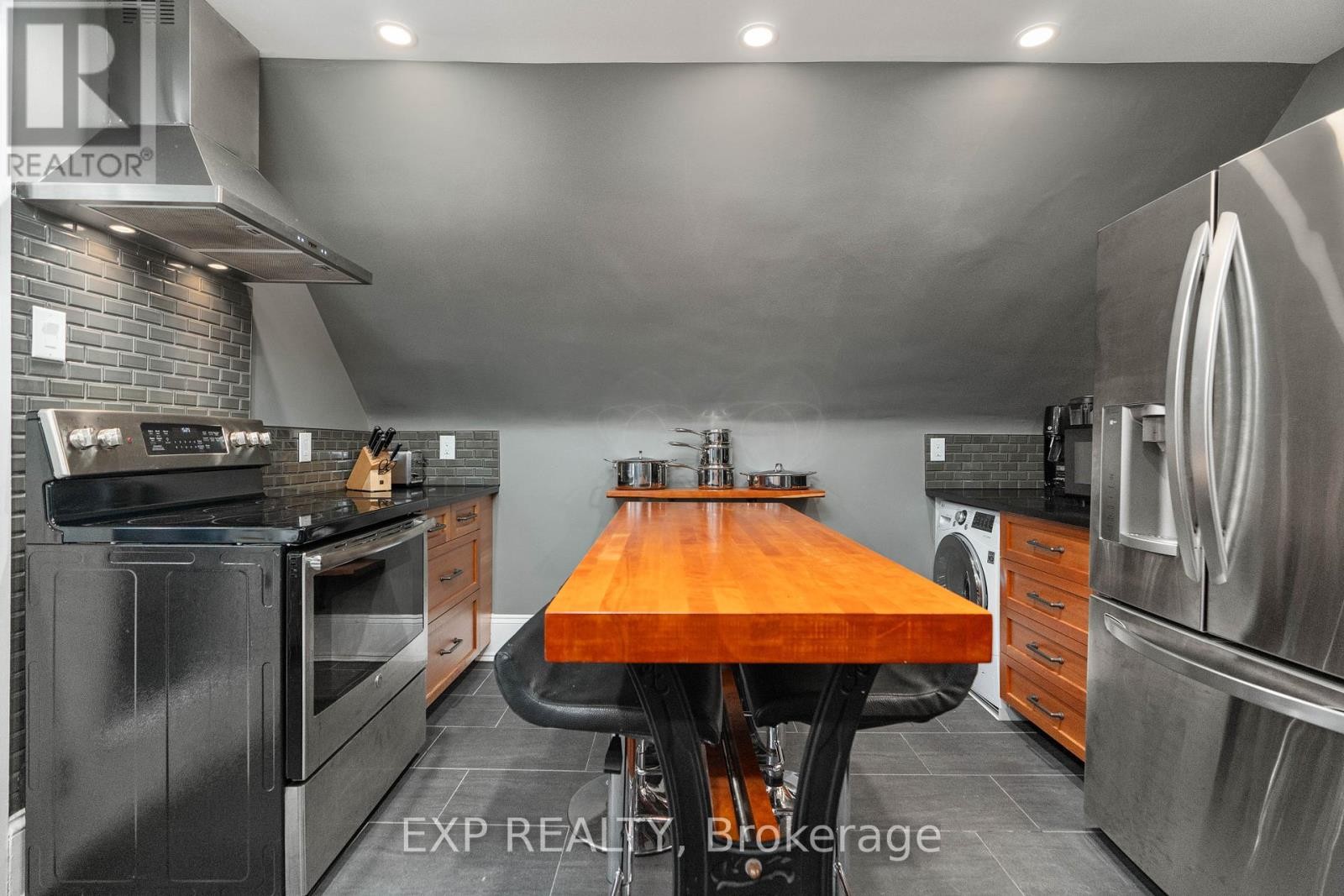 












267 STEWART STREET

,
Ottawa,




Ontario
K1N6K3


