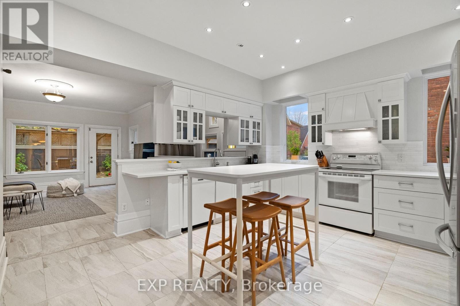 












267 STEWART STREET

,
Ottawa,




Ontario
K1N6K3

