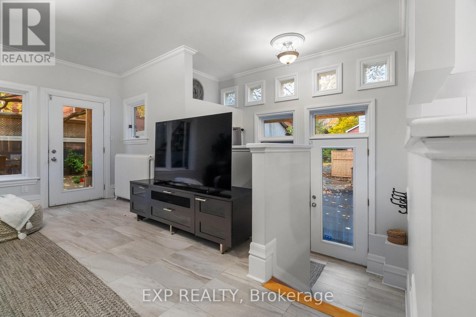 












267 STEWART STREET

,
Ottawa,




Ontario
K1N6K3

