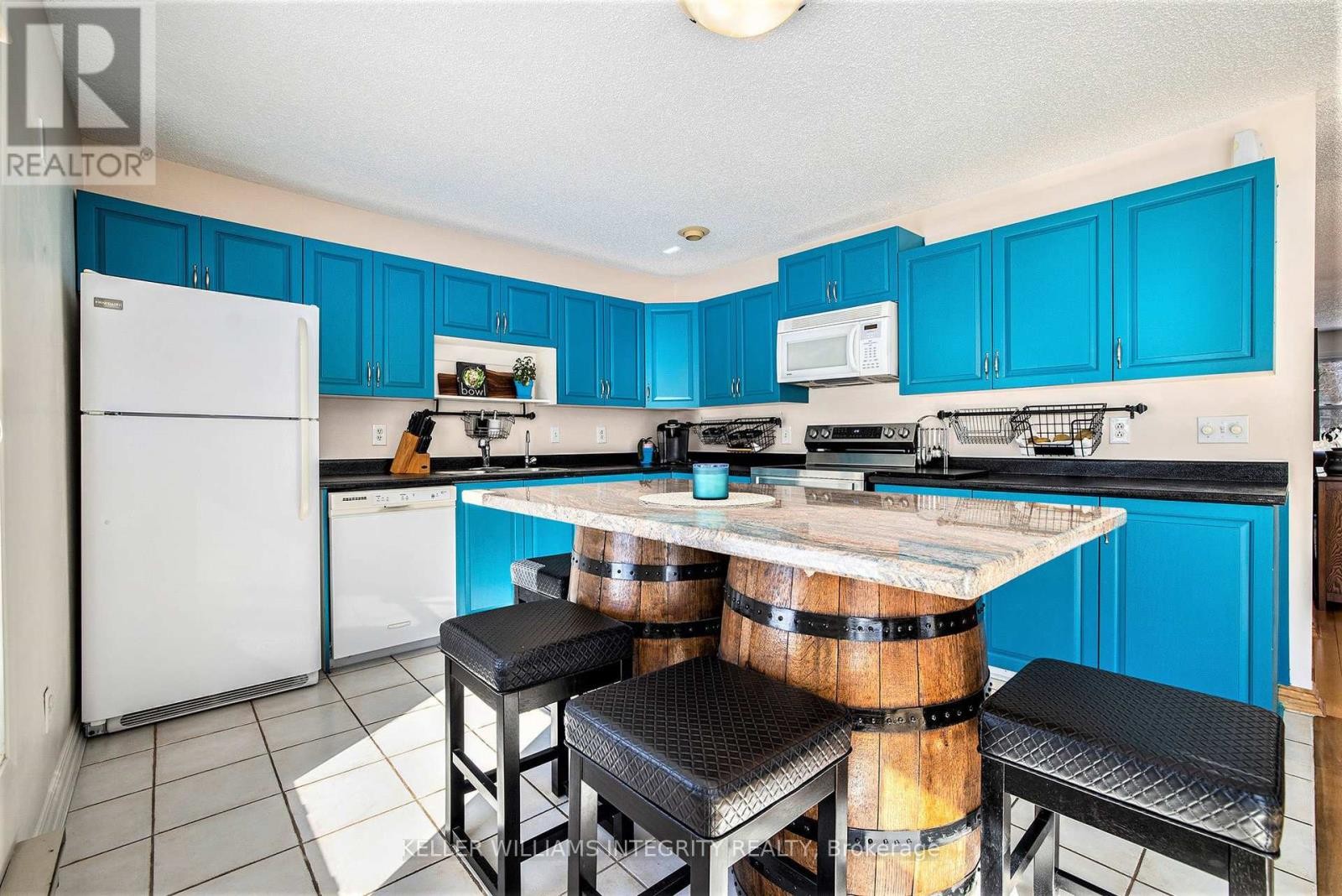 












103 MCVEETY ROAD

,
Drummond/North Elmsley,




Ontario
K7H3C7


