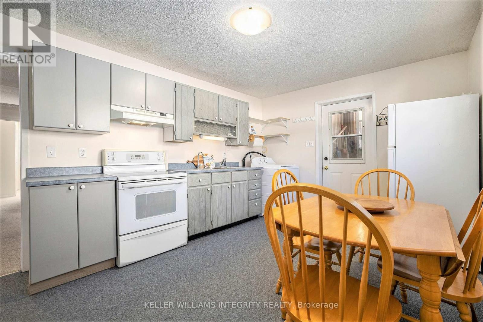 












103 MCVEETY ROAD

,
Drummond/North Elmsley,




Ontario
K7H3C7

