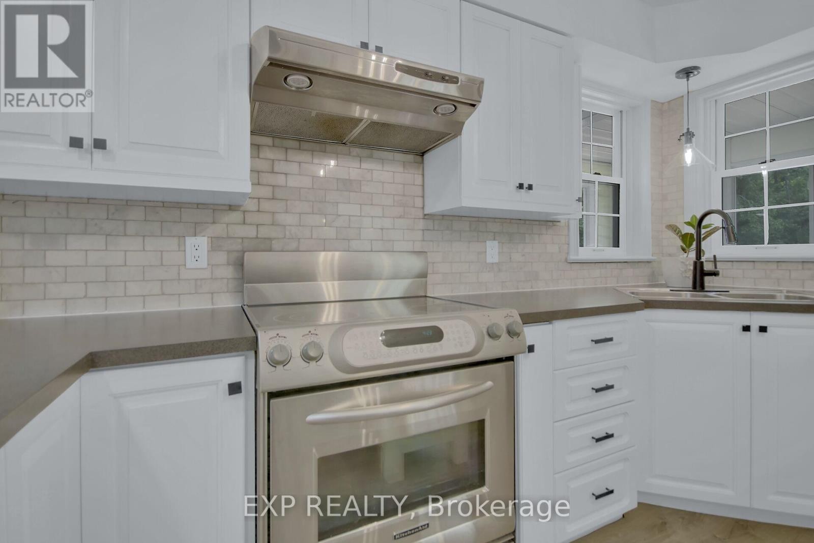 












290 CLAYTON ROAD

,
Mississippi Mills,




Ontario
K0A1A0

