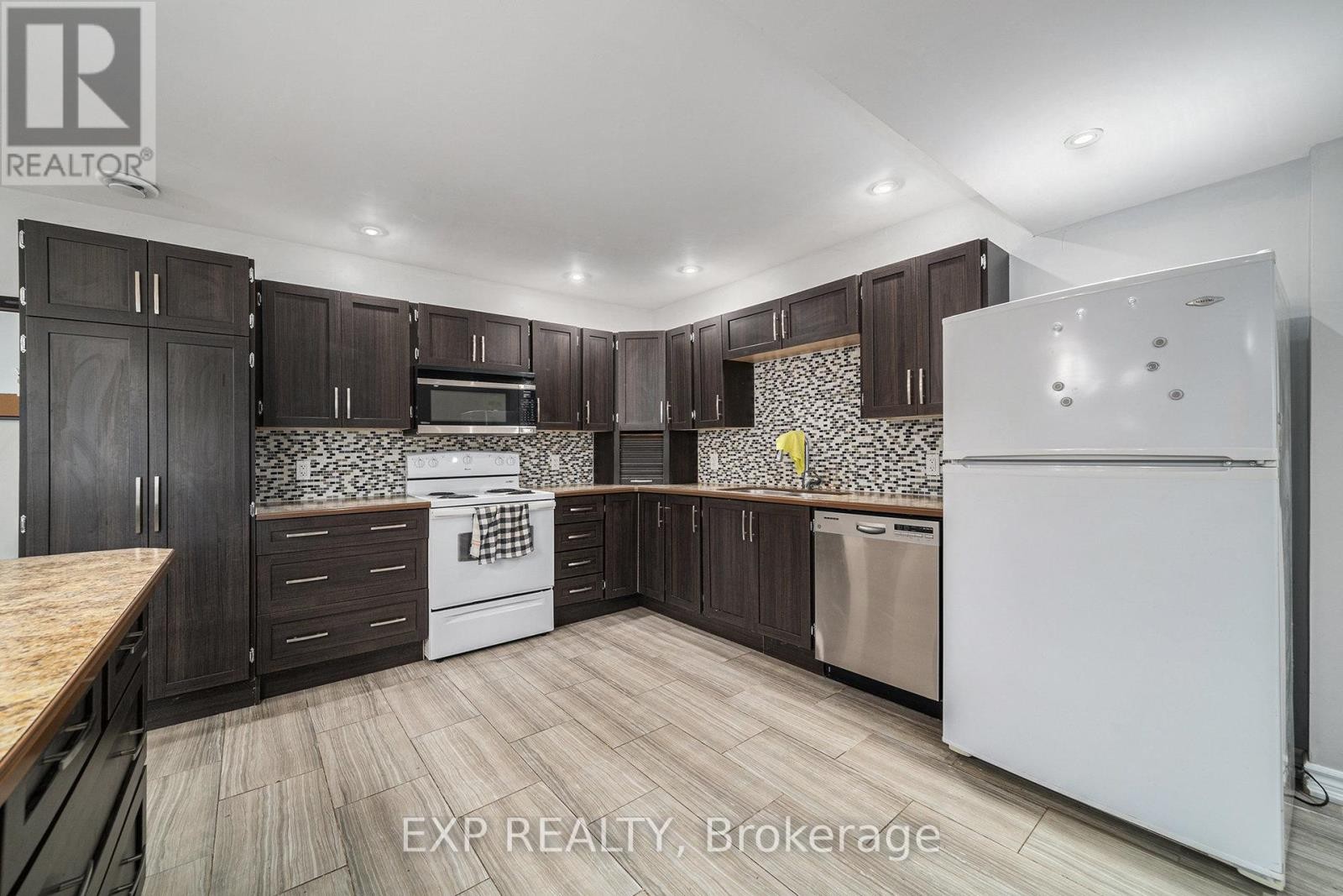 












4806 FRANK KENNY ROAD

,
Ottawa,




Ontario
K0A3H0

