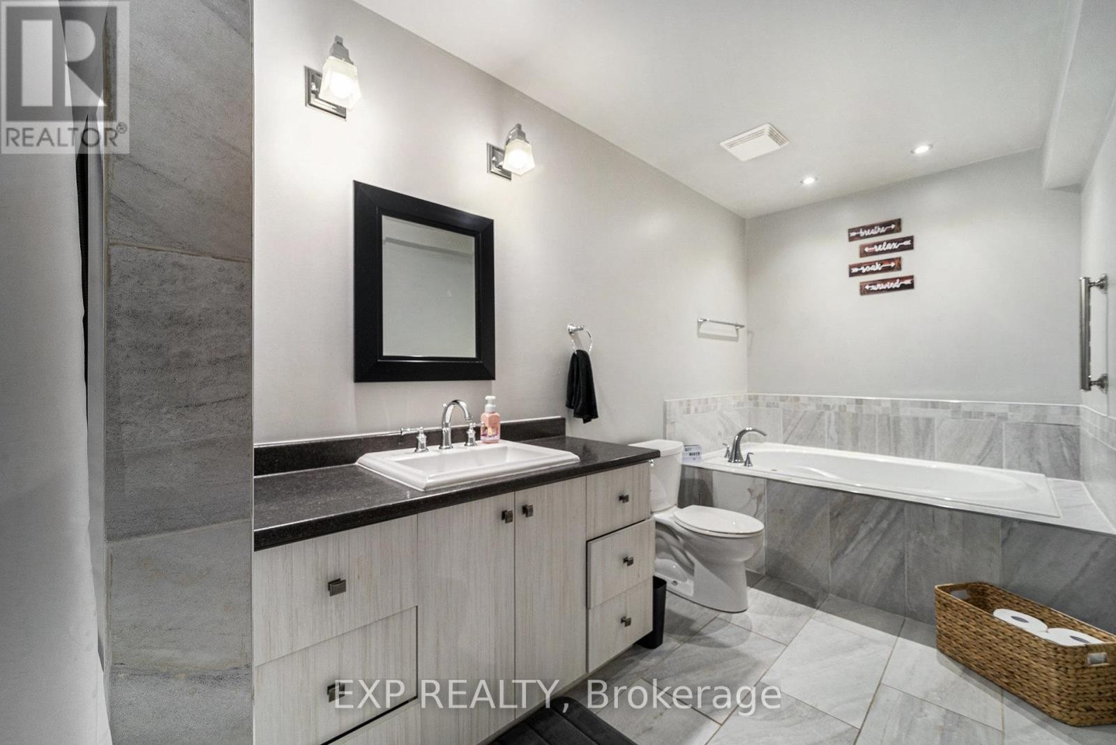 












4806 FRANK KENNY ROAD

,
Ottawa,




Ontario
K0A3H0

