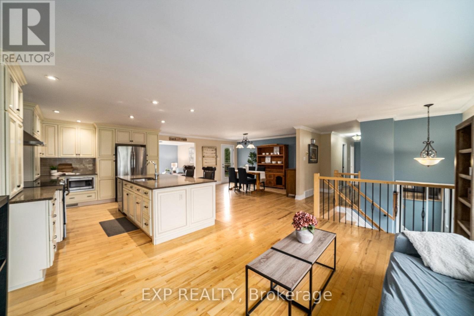 












4806 FRANK KENNY ROAD

,
Ottawa,




Ontario
K0A3H0

