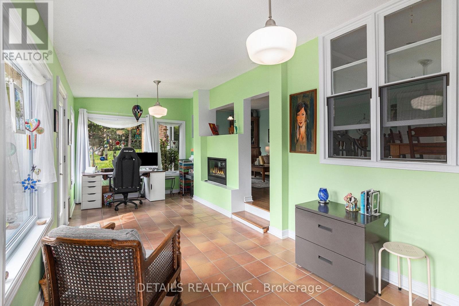 












3 WINTERGREEN DRIVE

,
Ottawa,




Ontario
K2S1E5

