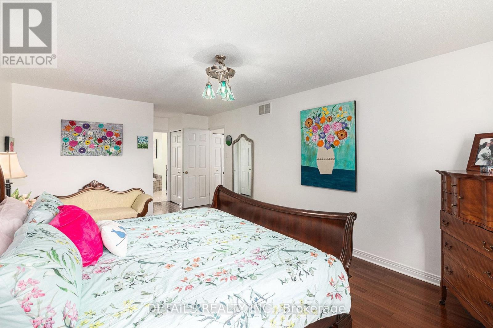 












3 WINTERGREEN DRIVE

,
Ottawa,




Ontario
K2S1E5

