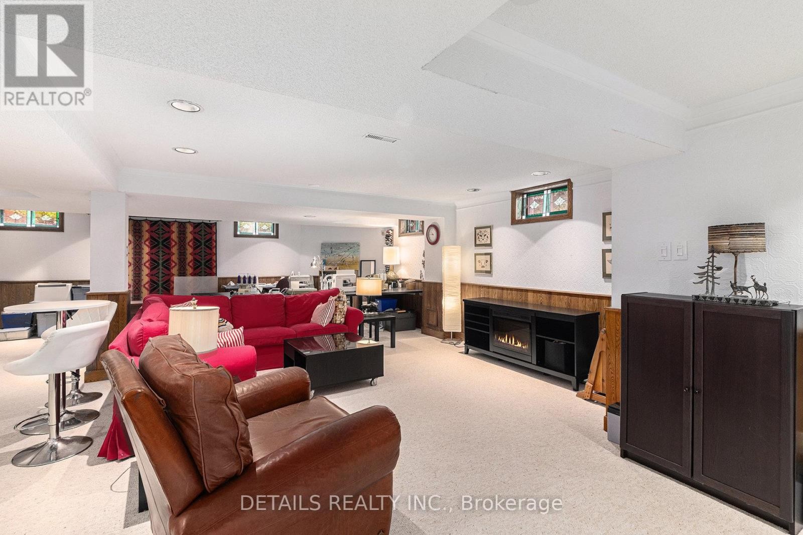 












3 WINTERGREEN DRIVE

,
Ottawa,




Ontario
K2S1E5

