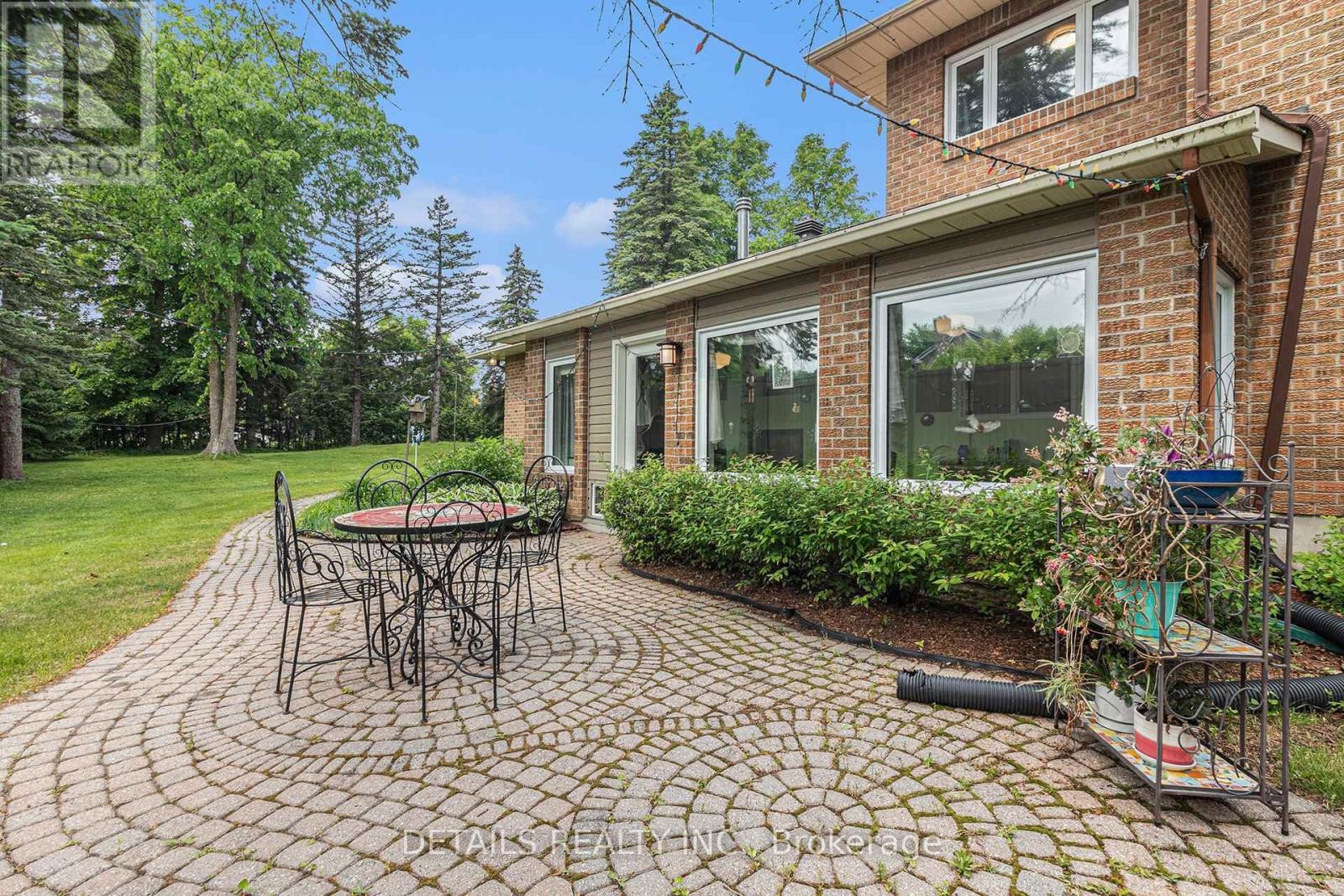 












3 WINTERGREEN DRIVE

,
Ottawa,




Ontario
K2S1E5

