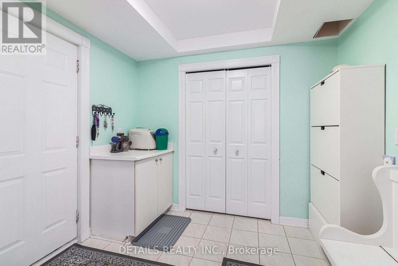












3 WINTERGREEN DRIVE

,
Ottawa,




Ontario
K2S1E5

