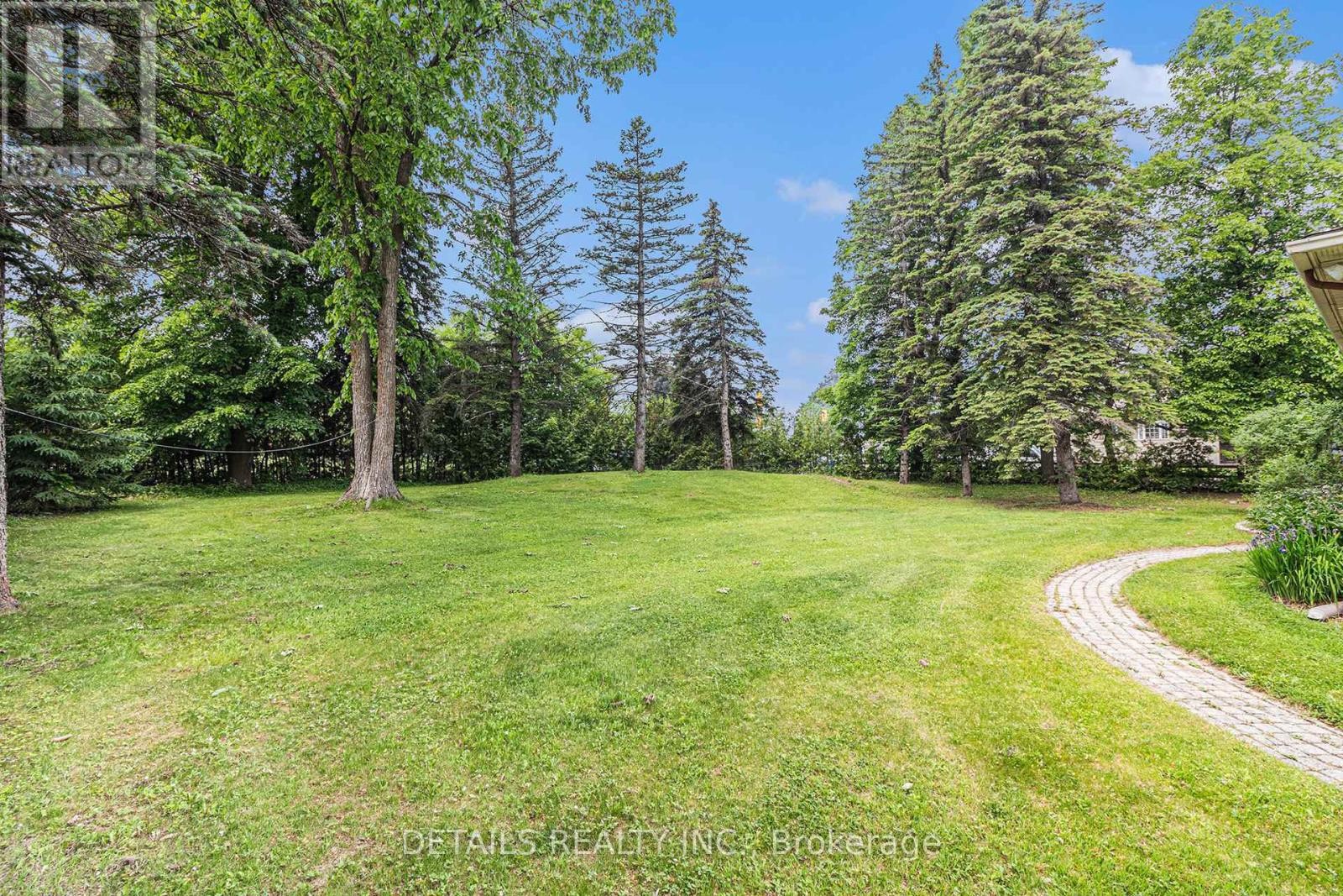 












3 WINTERGREEN DRIVE

,
Ottawa,




Ontario
K2S1E5


