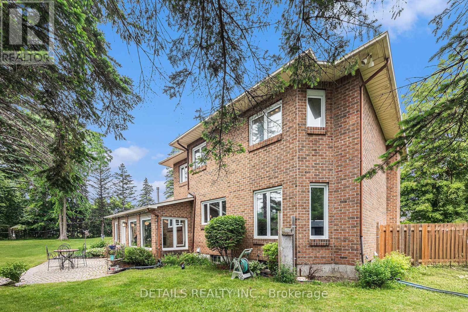 












3 WINTERGREEN DRIVE

,
Ottawa,




Ontario
K2S1E5

