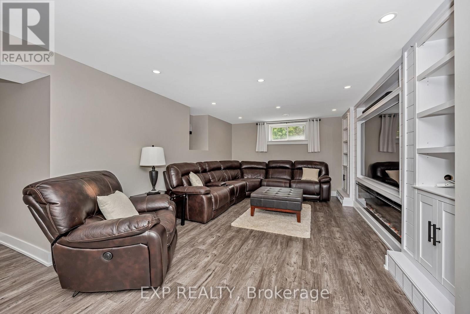 












308 SILENT WOOD GROVE

,
Ottawa,




Ontario
K0A1L0

