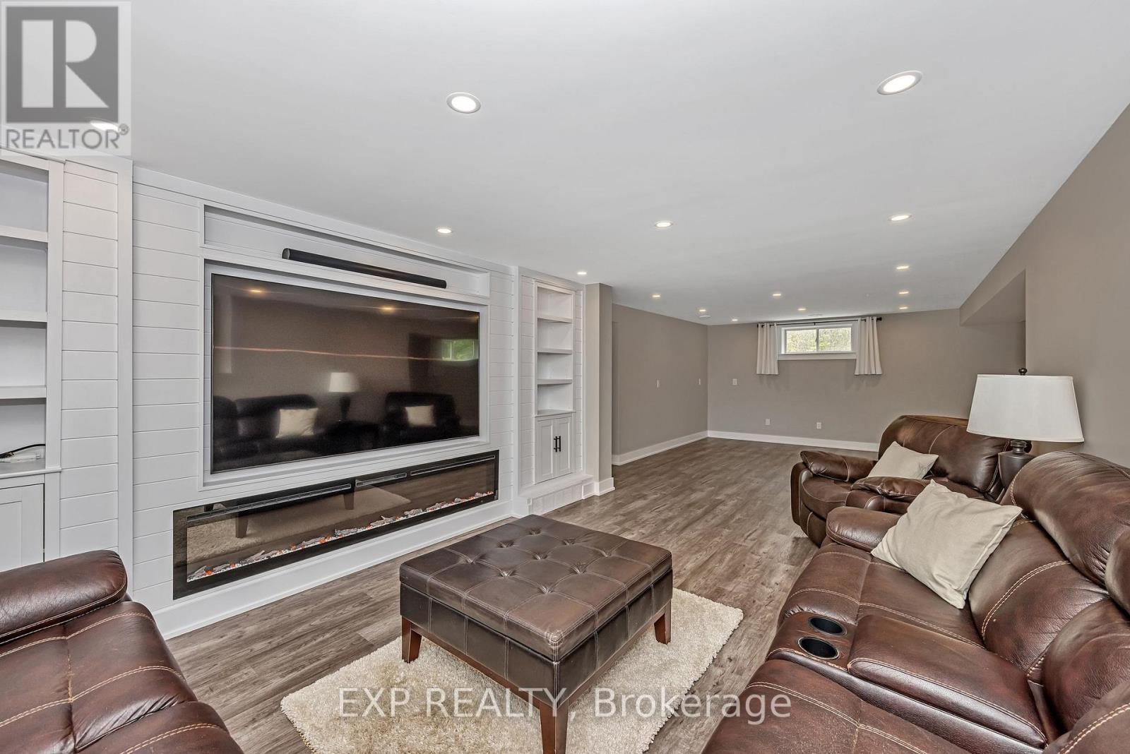 












308 SILENT WOOD GROVE

,
Ottawa,




Ontario
K0A1L0

