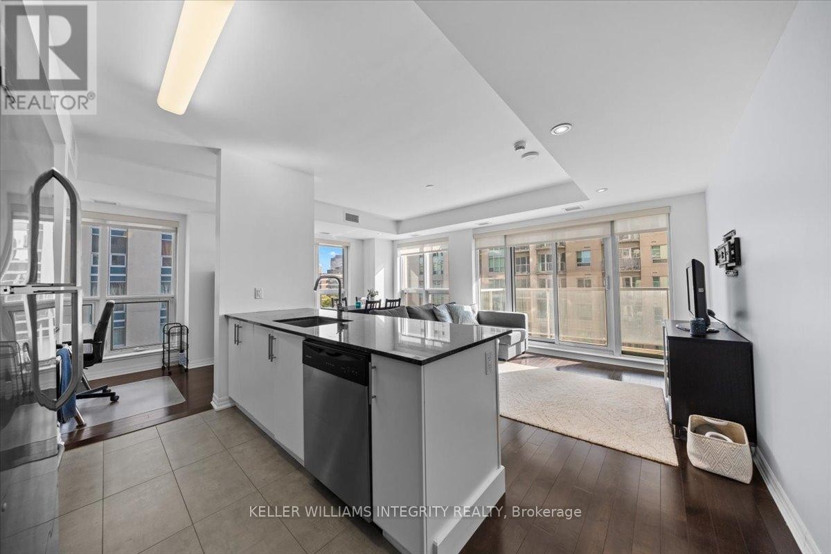 












909 - 242 RIDEAU STREET

,
Ottawa,




Ontario
K1N0B7

