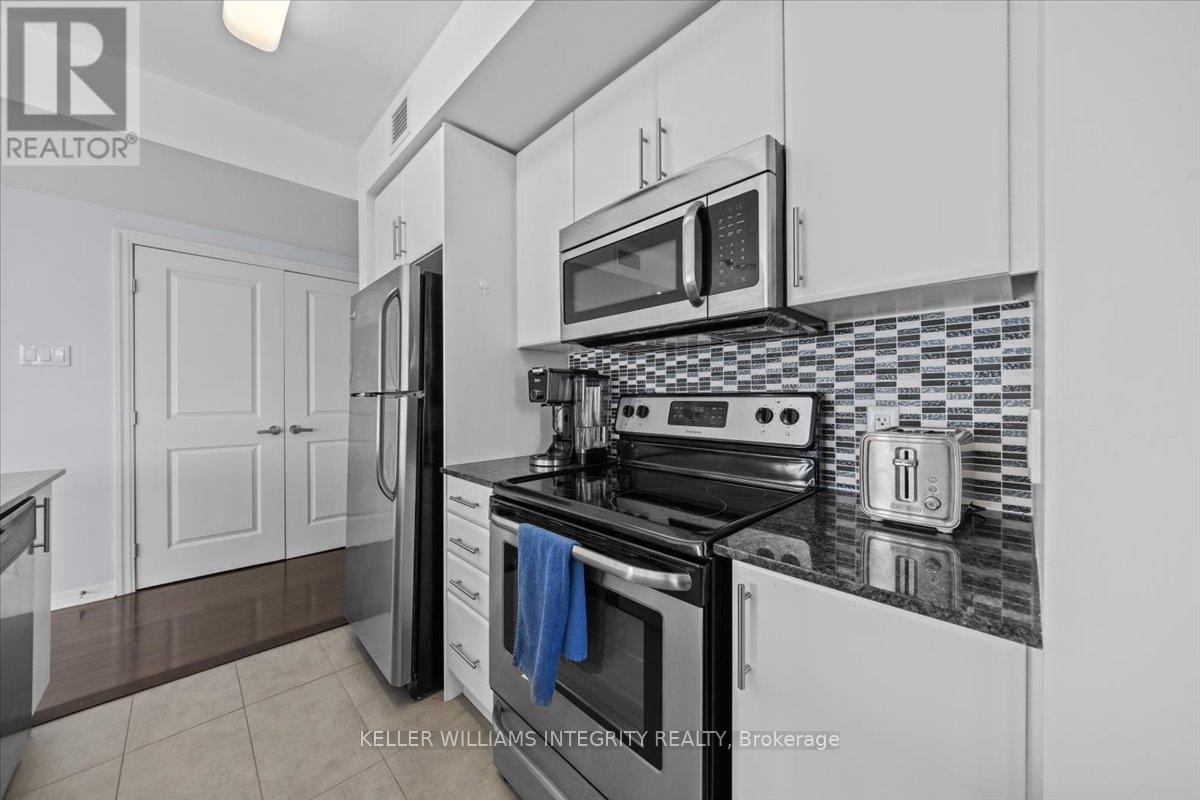 












909 - 242 RIDEAU STREET

,
Ottawa,




Ontario
K1N0B7

