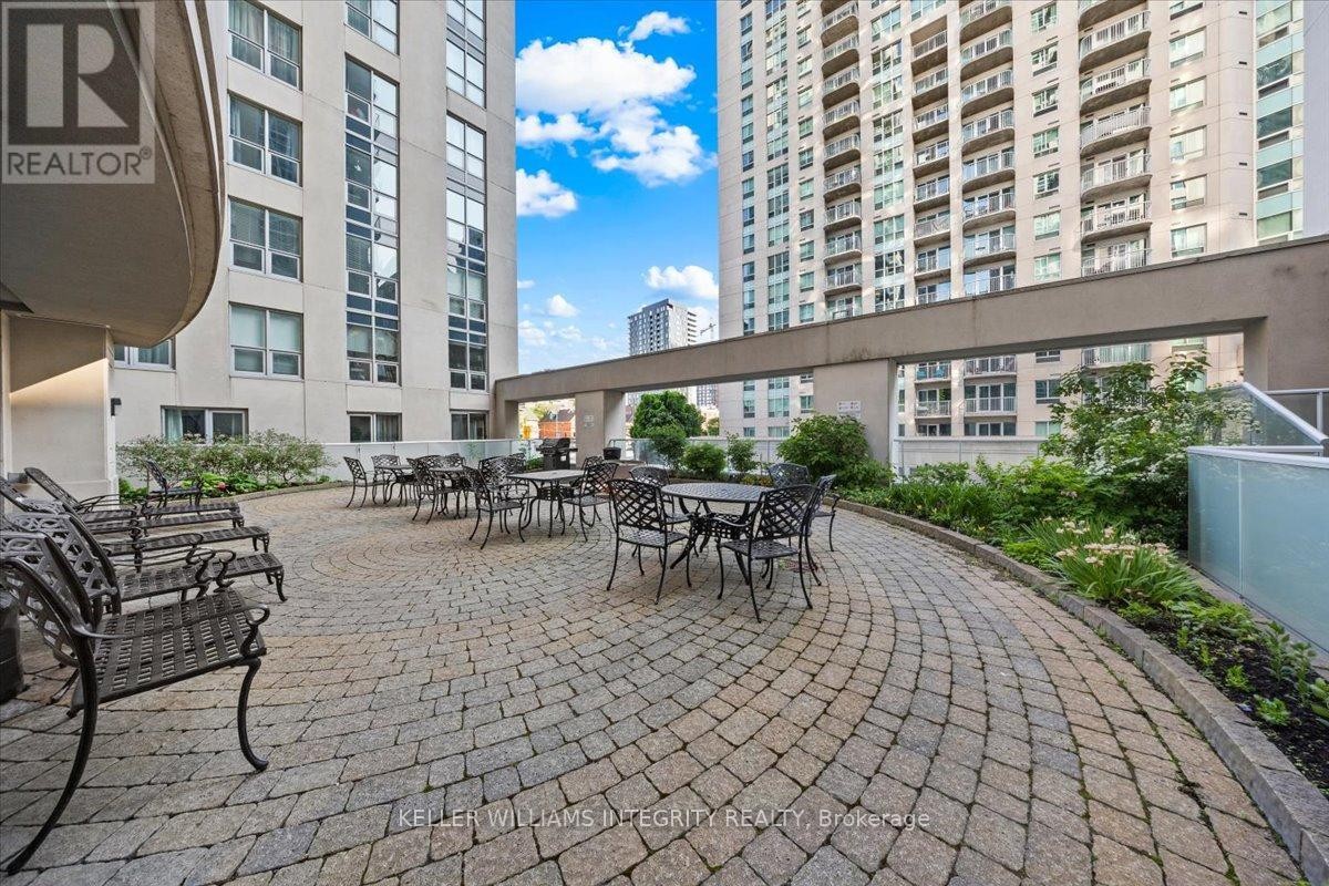 












909 - 242 RIDEAU STREET

,
Ottawa,




Ontario
K1N0B7


