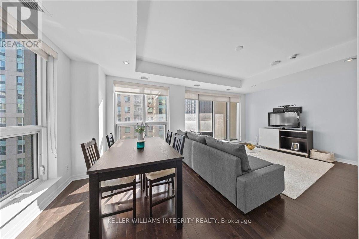 












909 - 242 RIDEAU STREET

,
Ottawa,




Ontario
K1N0B7

