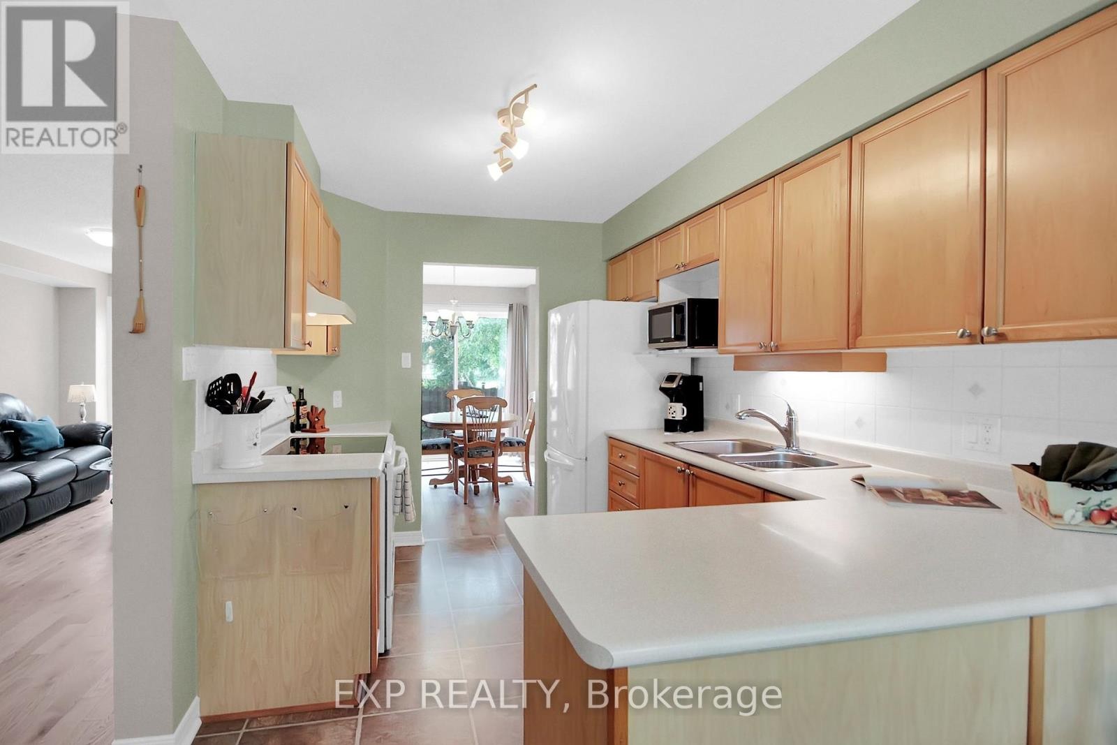 












85 ASTORIA CRESCENT

,
Ottawa,




Ontario
K2G6E7


