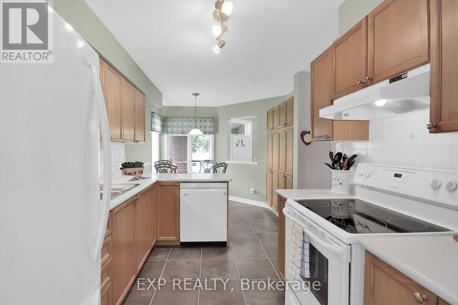 












85 ASTORIA CRESCENT

,
Ottawa,




Ontario
K2G6E7

