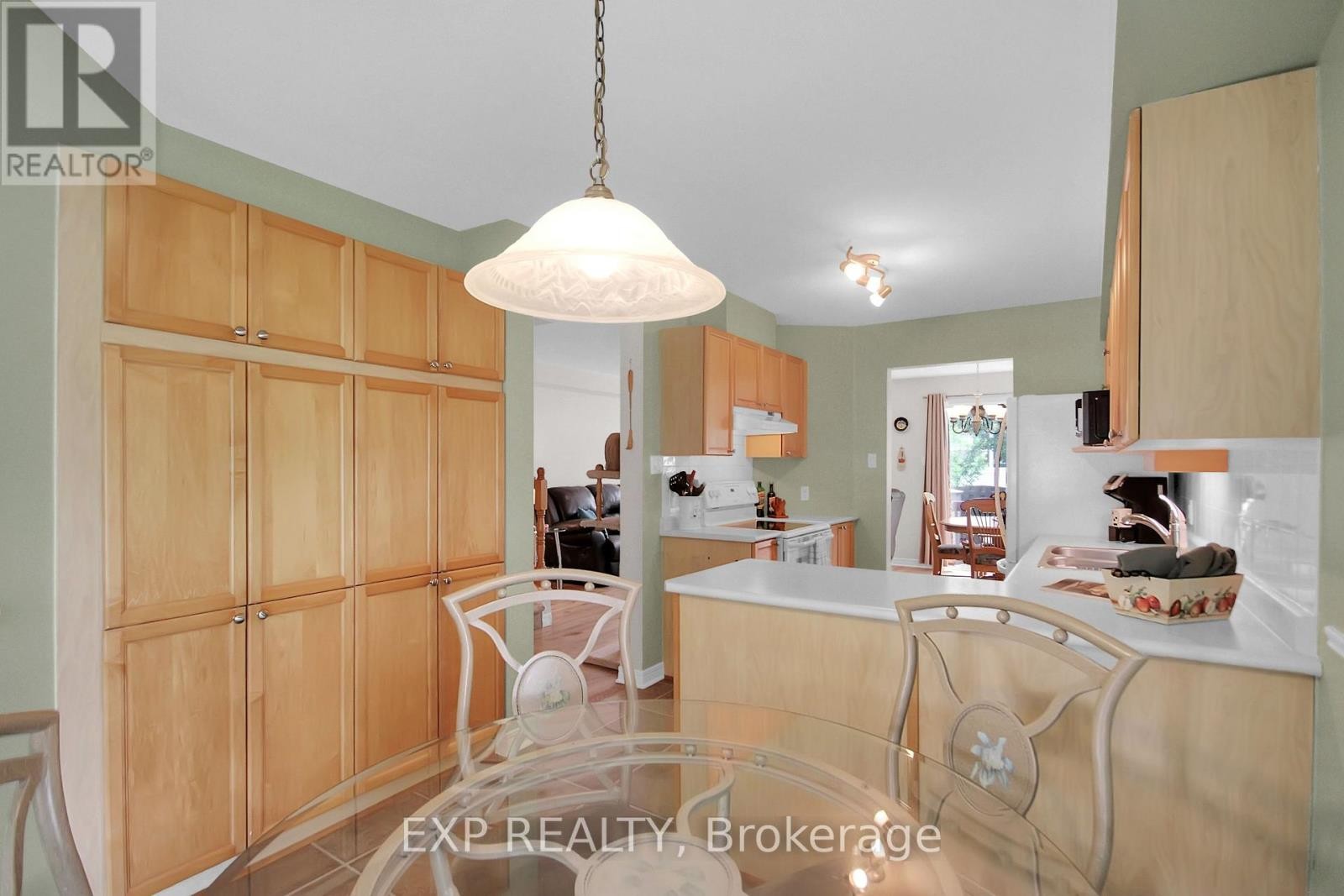 












85 ASTORIA CRESCENT

,
Ottawa,




Ontario
K2G6E7

