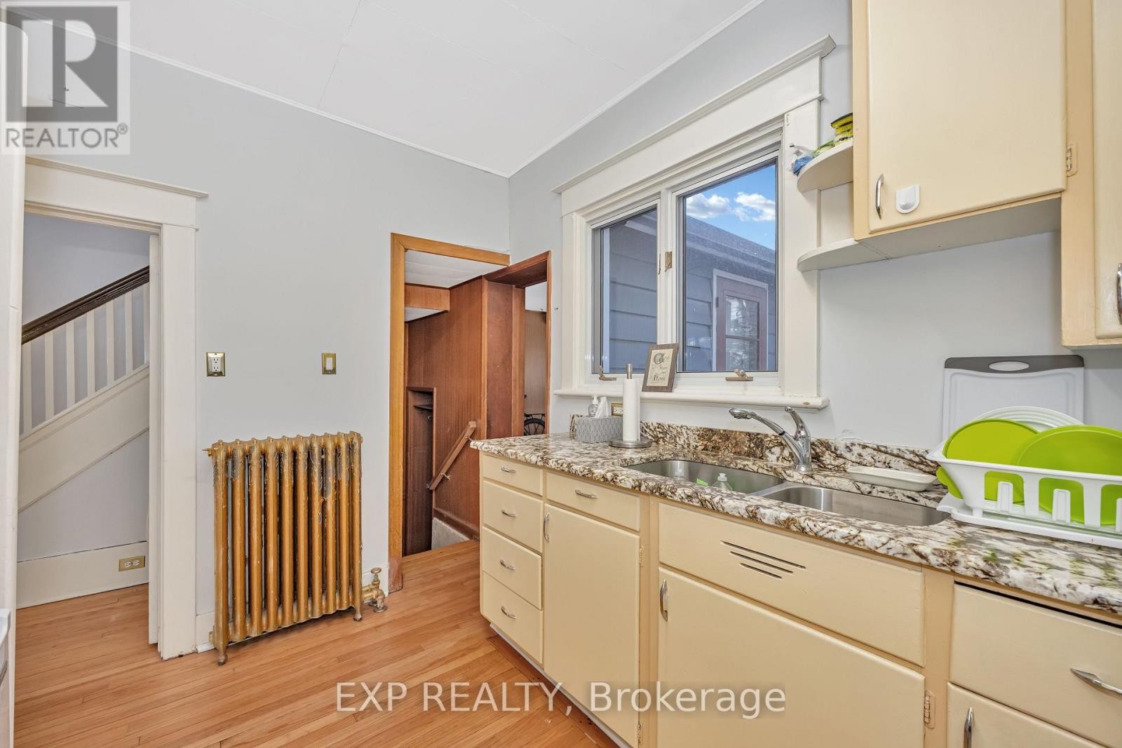 












33 WILTON CRESCENT

,
Ottawa,




Ontario
K1S2T4

