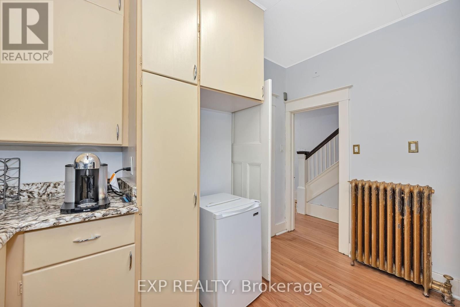 












33 WILTON CRESCENT

,
Ottawa,




Ontario
K1S2T4

