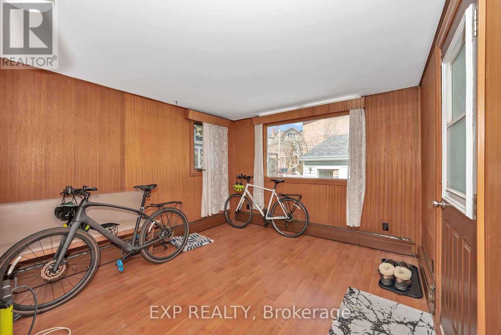 












33 WILTON CRESCENT

,
Ottawa,




Ontario
K1S2T4

