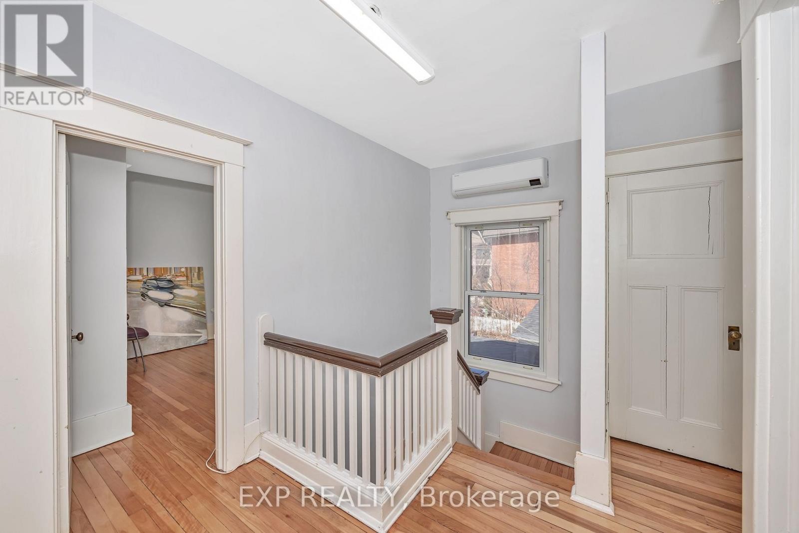 












33 WILTON CRESCENT

,
Ottawa,




Ontario
K1S2T4

