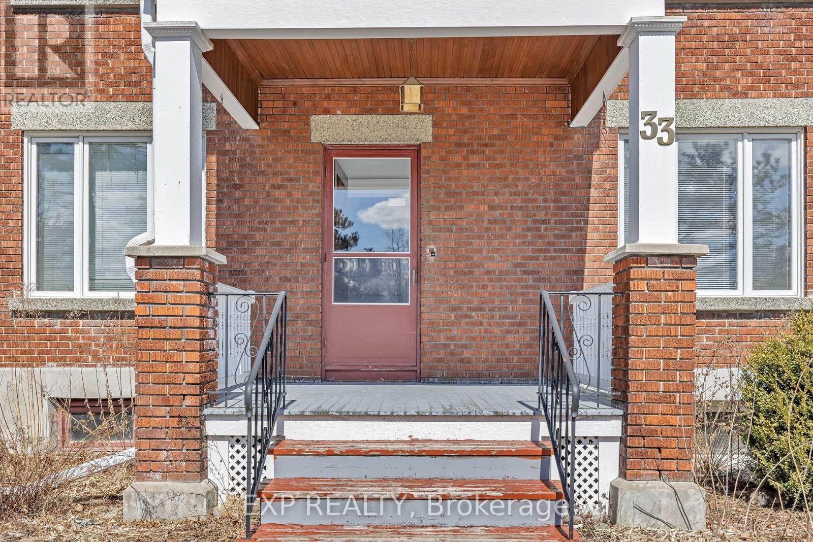 












33 WILTON CRESCENT

,
Ottawa,




Ontario
K1S2T4

