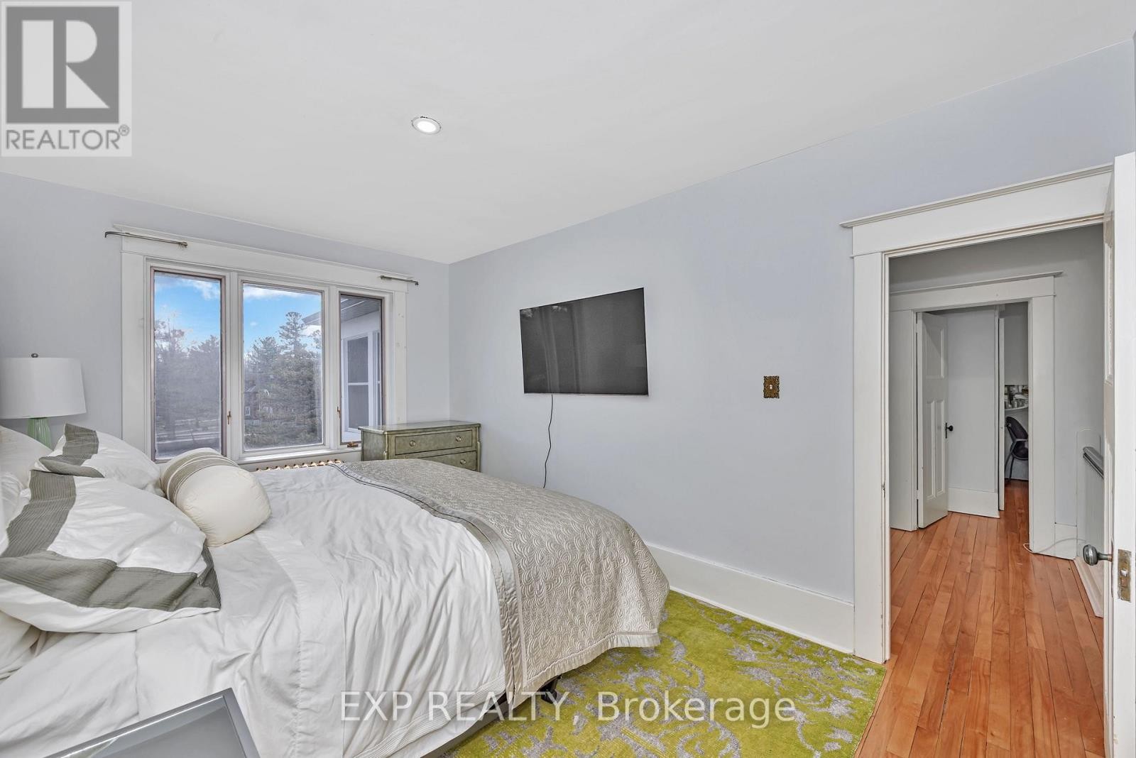 












33 WILTON CRESCENT

,
Ottawa,




Ontario
K1S2T4

