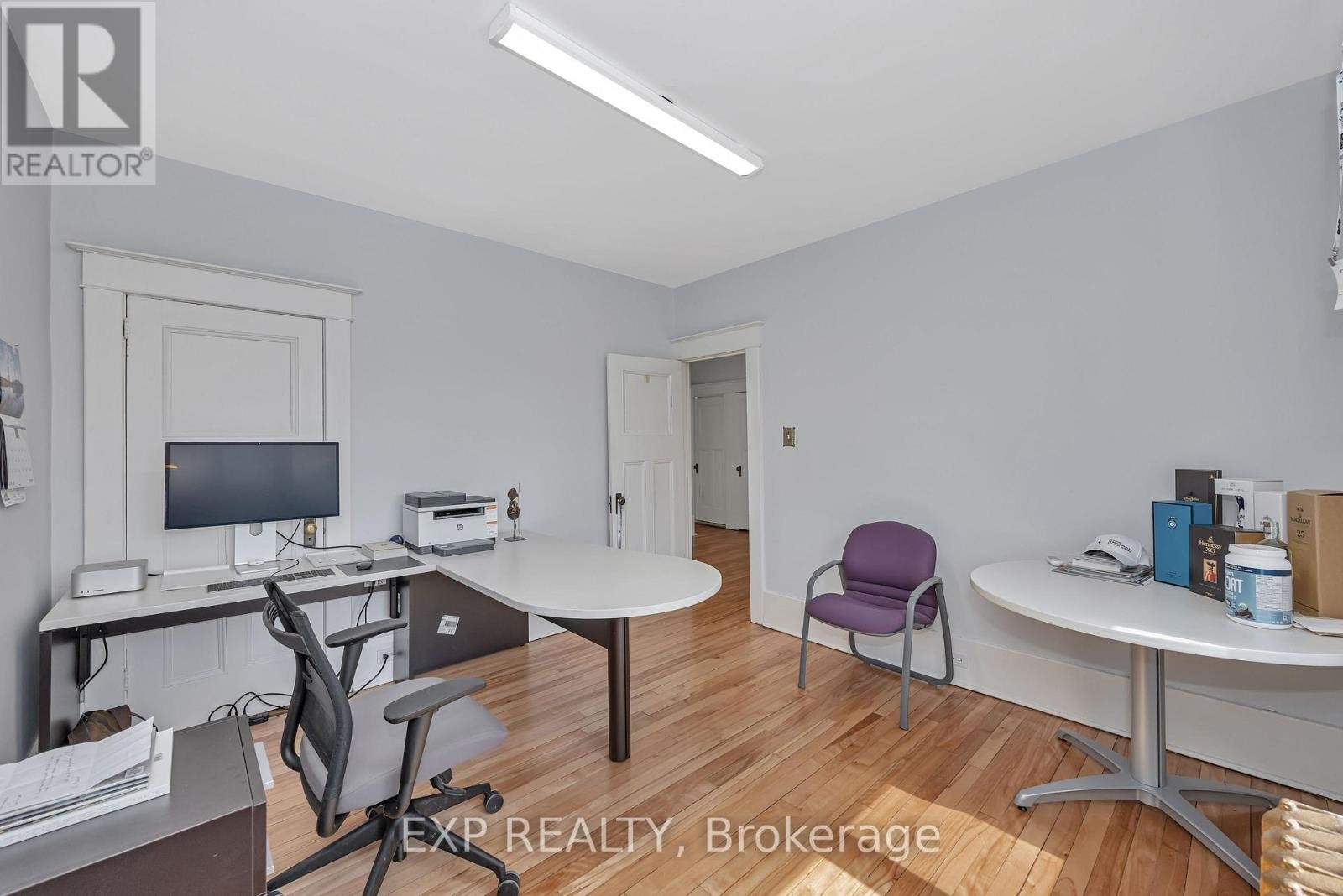 












33 WILTON CRESCENT

,
Ottawa,




Ontario
K1S2T4

