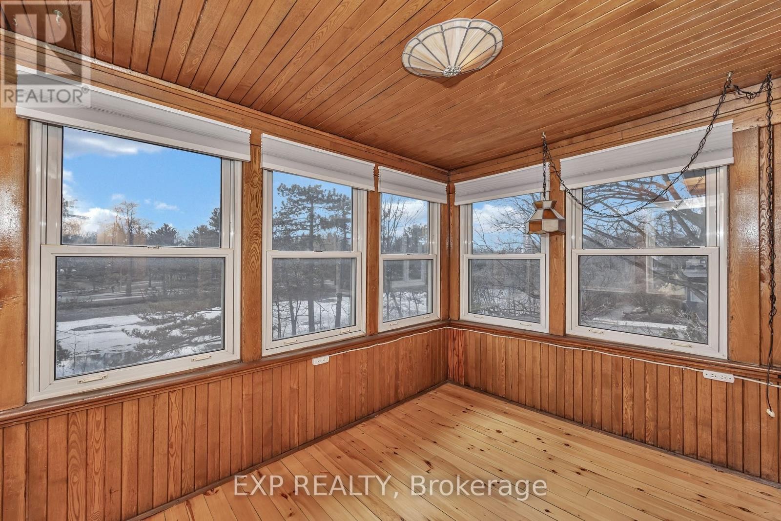 












33 WILTON CRESCENT

,
Ottawa,




Ontario
K1S2T4

