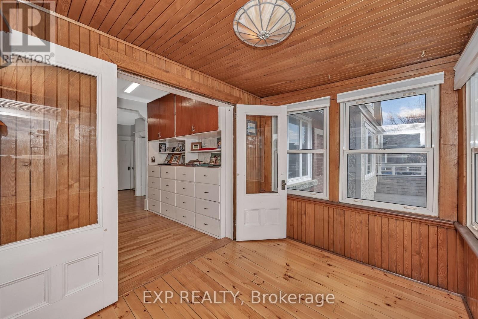 












33 WILTON CRESCENT

,
Ottawa,




Ontario
K1S2T4

