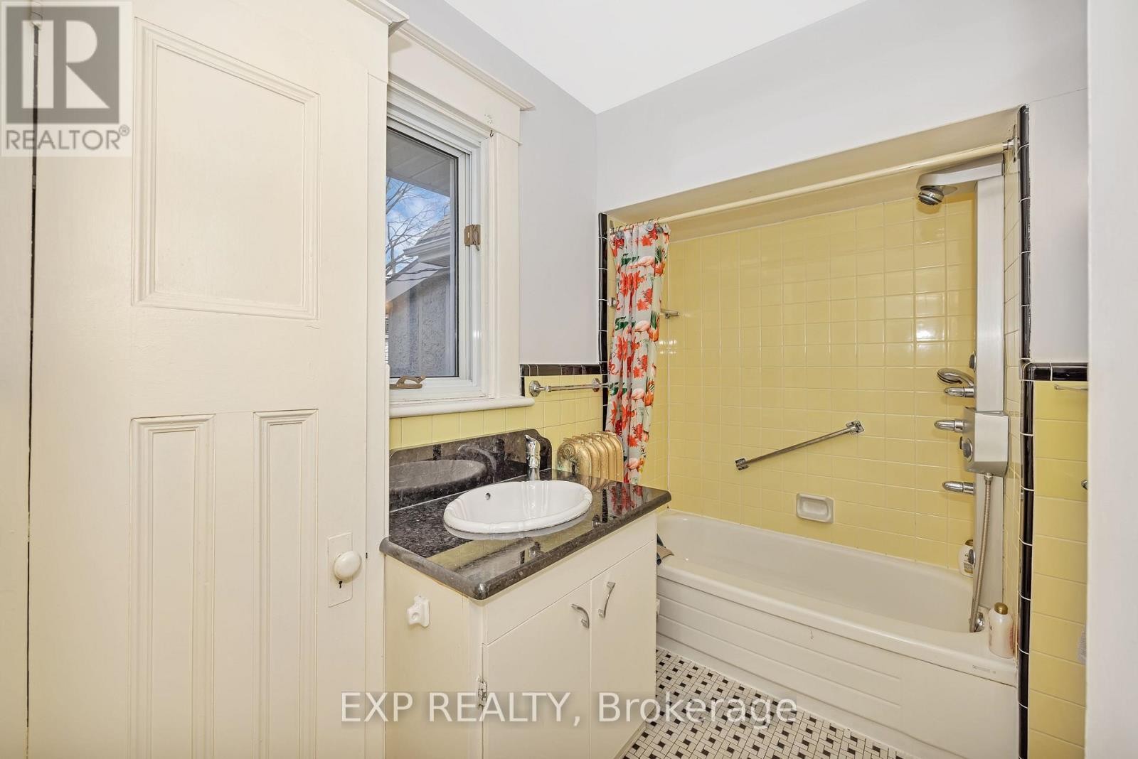 












33 WILTON CRESCENT

,
Ottawa,




Ontario
K1S2T4

