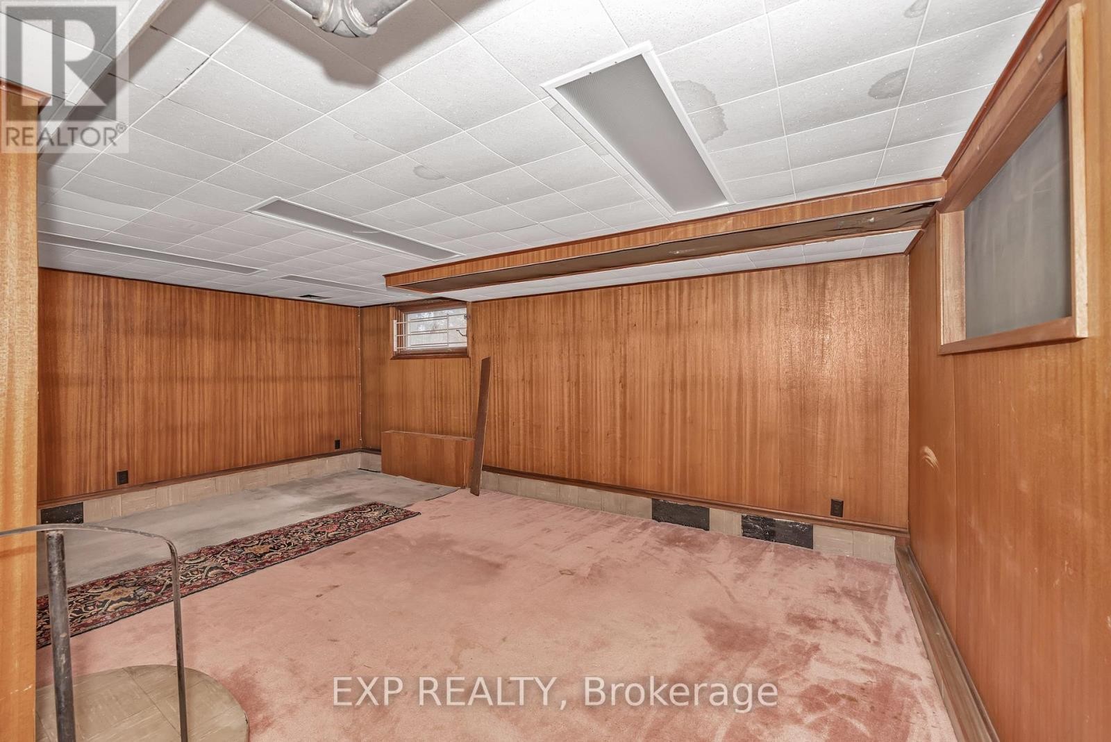 












33 WILTON CRESCENT

,
Ottawa,




Ontario
K1S2T4

