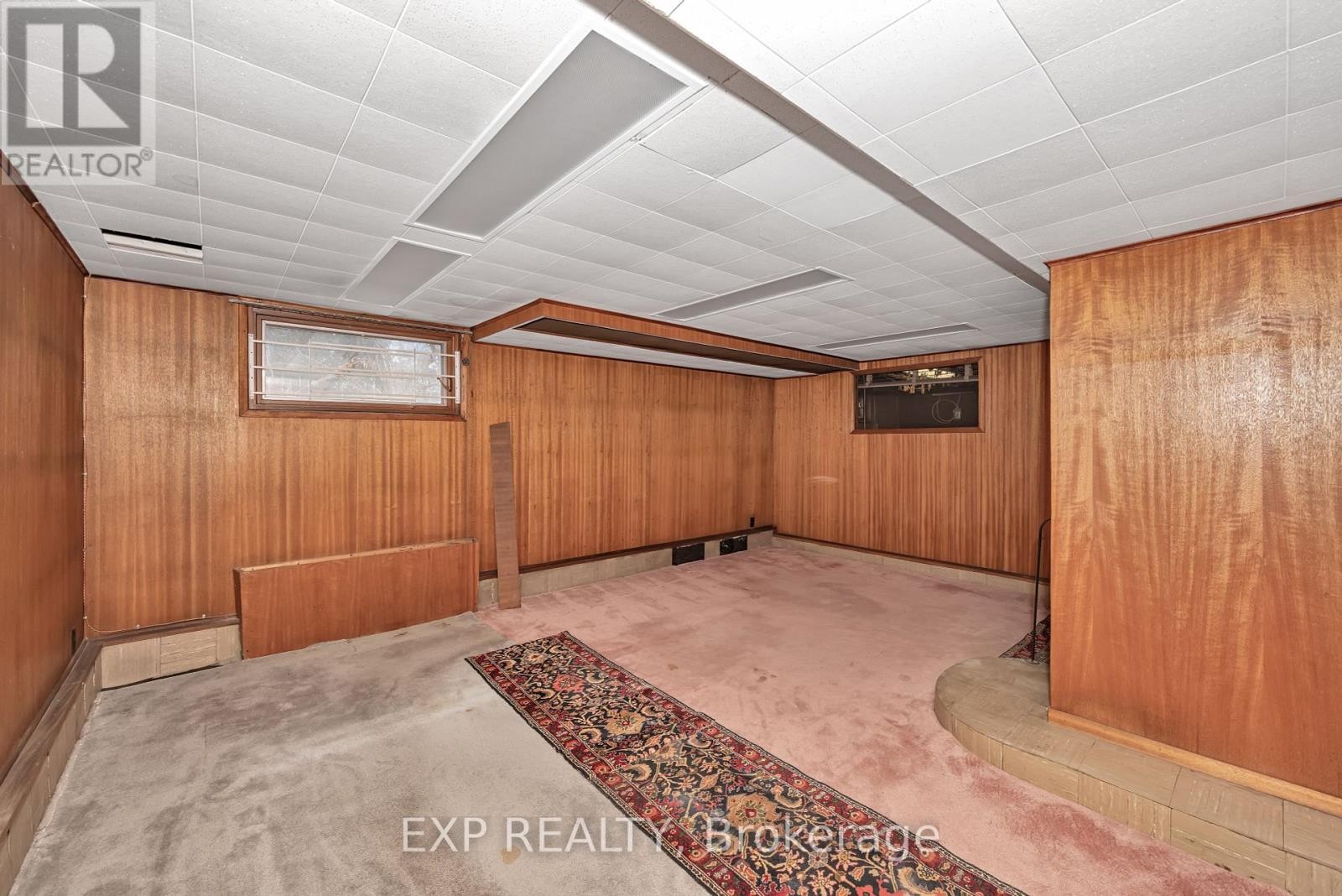 












33 WILTON CRESCENT

,
Ottawa,




Ontario
K1S2T4

