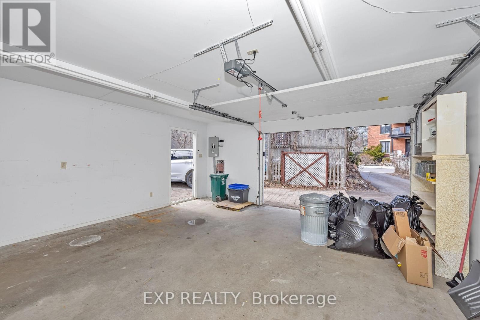 












33 WILTON CRESCENT

,
Ottawa,




Ontario
K1S2T4

