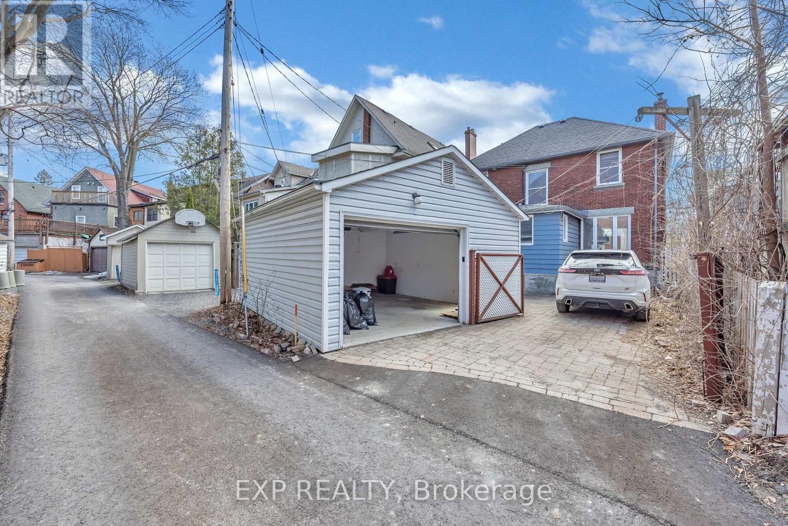 












33 WILTON CRESCENT

,
Ottawa,




Ontario
K1S2T4


