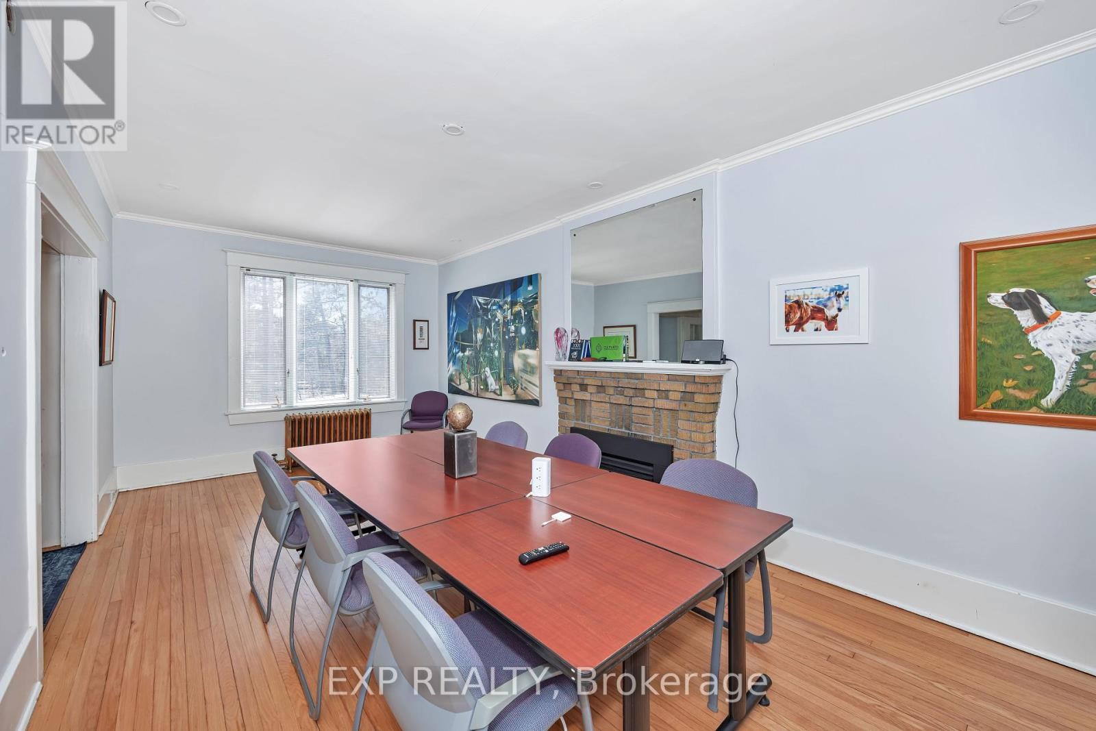 












33 WILTON CRESCENT

,
Ottawa,




Ontario
K1S2T4

