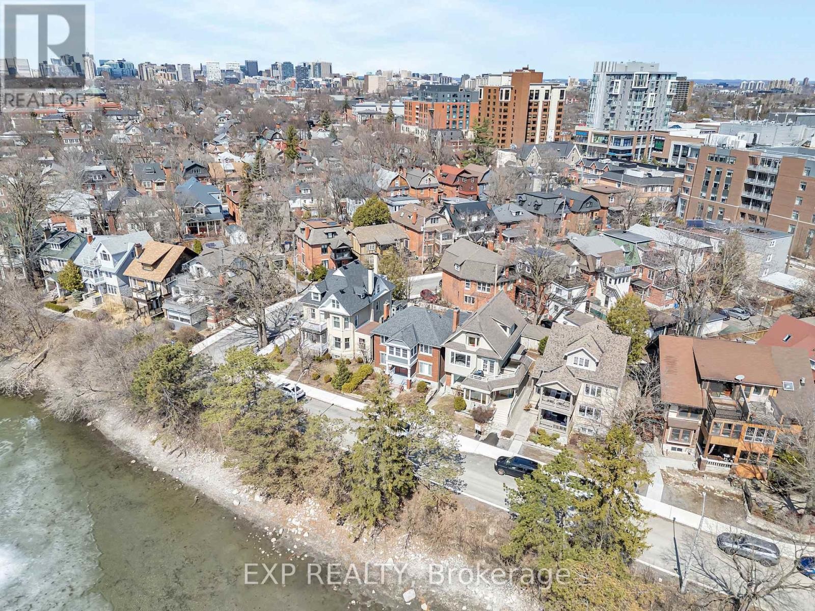 












33 WILTON CRESCENT

,
Ottawa,




Ontario
K1S2T4

